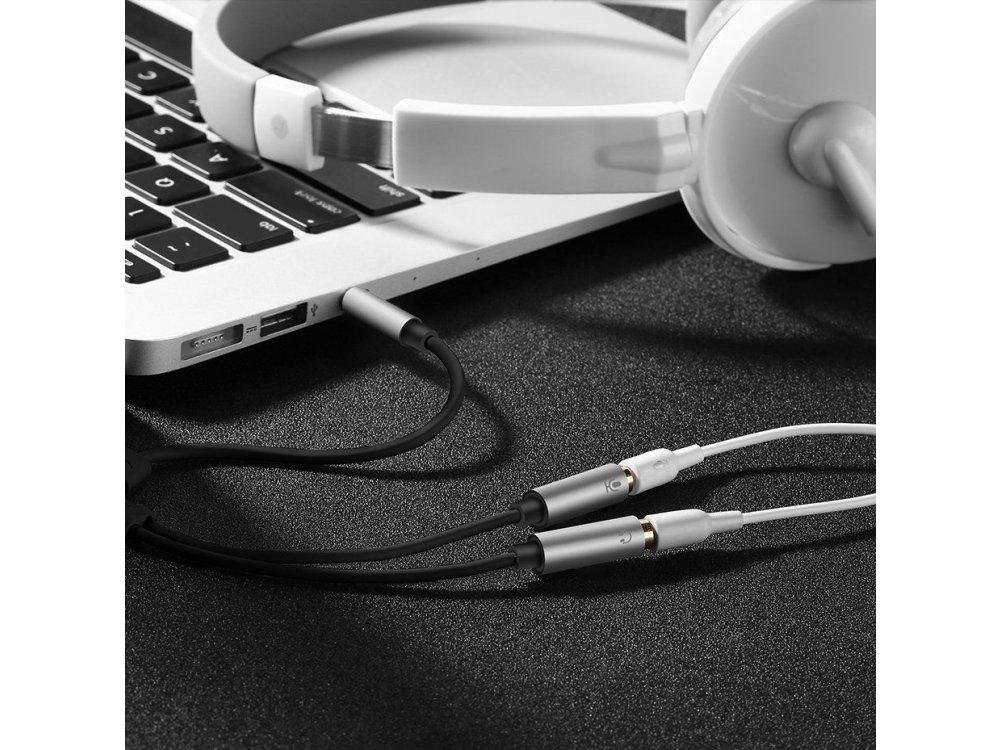 Ugreen 3.5mm Male to 2*3.5mm Female Auxiliary Stereo Y Headset/Microphone Splitter Audio Cable, Adapter 2-1 20cm - 30619