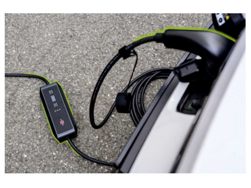 Brennenstuhl e-mobility Portable Three-Phase Charging Station 16A / 11kW, with Integrated 8 Meter Type 2 Cable & Carrying Case