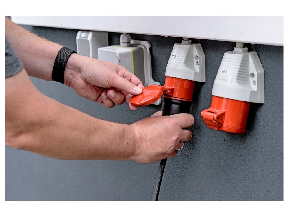 Brennenstuhl e-mobility Portable Three-Phase Charging Station 16A / 11kW, with Integrated 8 Meter Type 2 Cable & Carrying Case