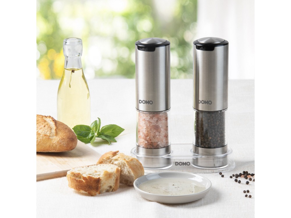 DOMO Electric Salt and Pepper Mills Set Grinder, Rechargeable Salt & Pepper Mill with LED Light, Set of 2