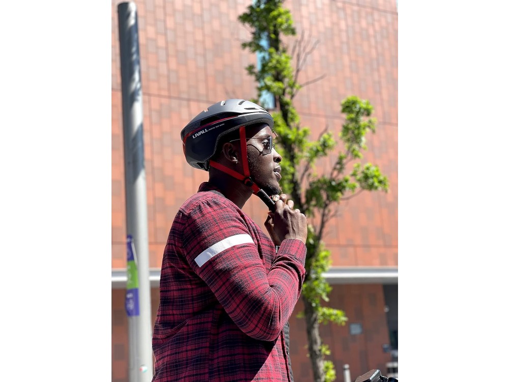 Livall EVO21, Smart City Bike Helmet with LED Lighting, Fall Detection & Eidation SOS, Black