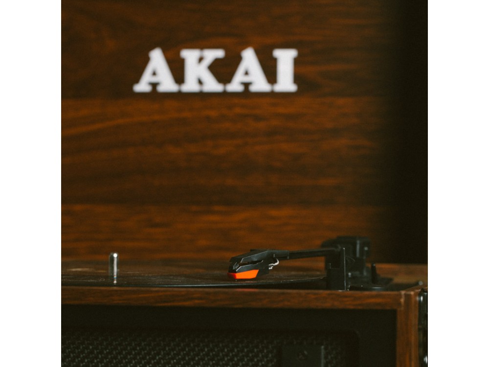 Akai ATT-101 BT Suitcase turntable with foot, Bluetooth in/out, recording and playback from USB/SD, Aux-In, built-in speakers and protective cover – 16W