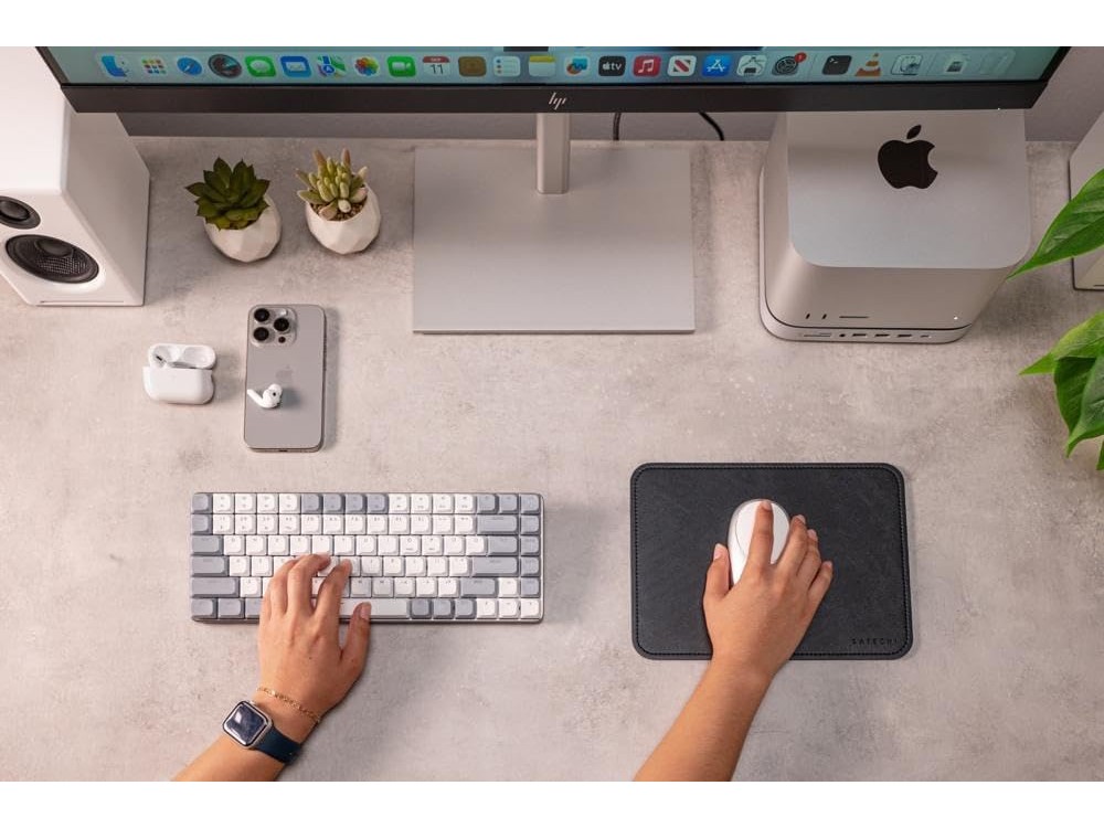 Satechi Premium Vegan-Leather Ergonomic & Waterproof Mouse Pad 25 x 19 cm, Black