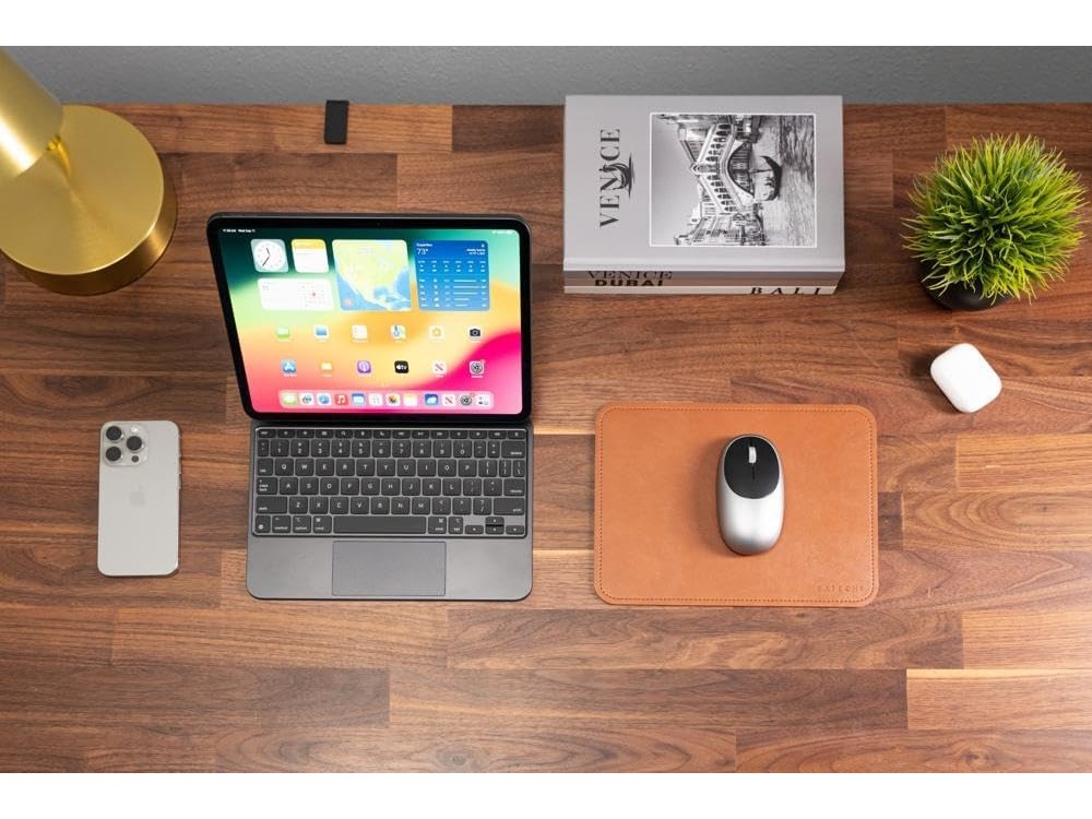 Satechi Premium Vegan-Leather Ergonomic & Waterproof Mouse Pad 25 x 19 cm, Brown