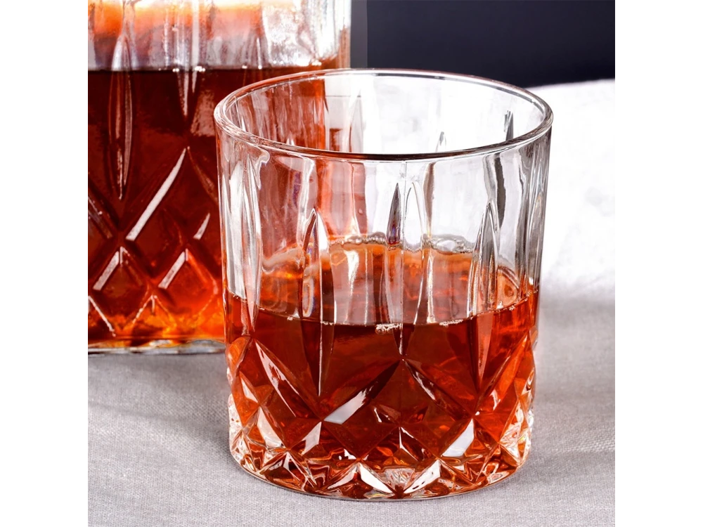 Vilde Whisky Glasses & Bottle Set - Whiskey Set, with 4 Glasses & Bottles