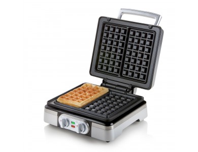 DOMO Waffle Maker XL, Waffle Maker with Adjustable Temperature, For Square Waffles, with Recipe Book, BPA-Free
