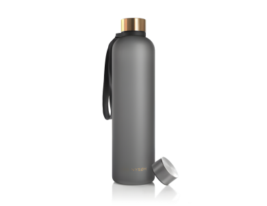 Lars Nysom Blaest Drinking Bottle, 1000ml Tritan Bottle with Consumption Indicators, Strap & Second Cap, Cool Grey Gold